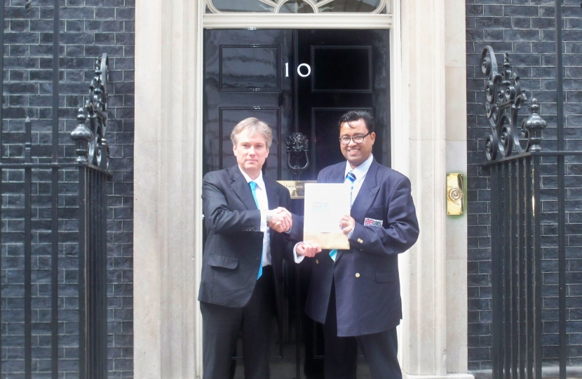 Henry Smith MP and Chagos Island leaders petition 10 Downing Street