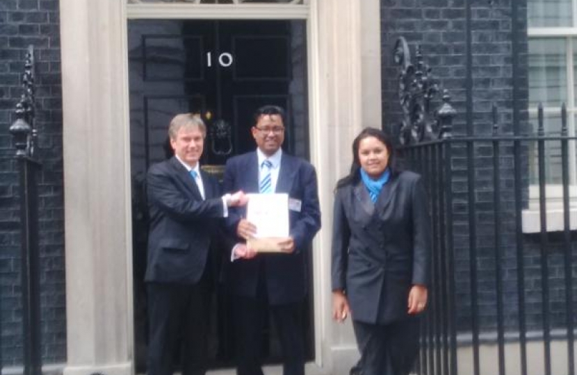 Henry Smith MP and Chagos Island leaders petition 10 Downing Street