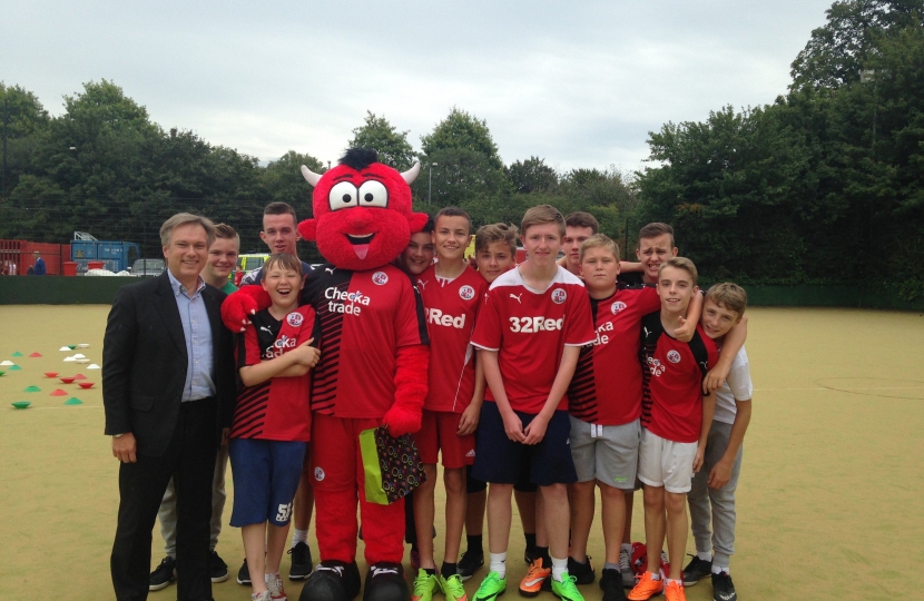 Henry Smith MP joins Crawley Town FC Community Foundation to launch NCS