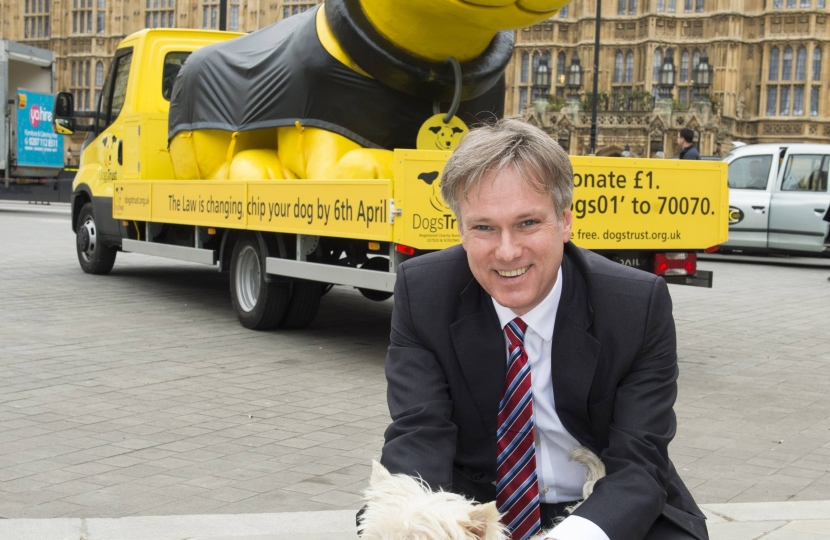 Henry Smith MP and Dogs Trust raise awareness of new microchipping laws