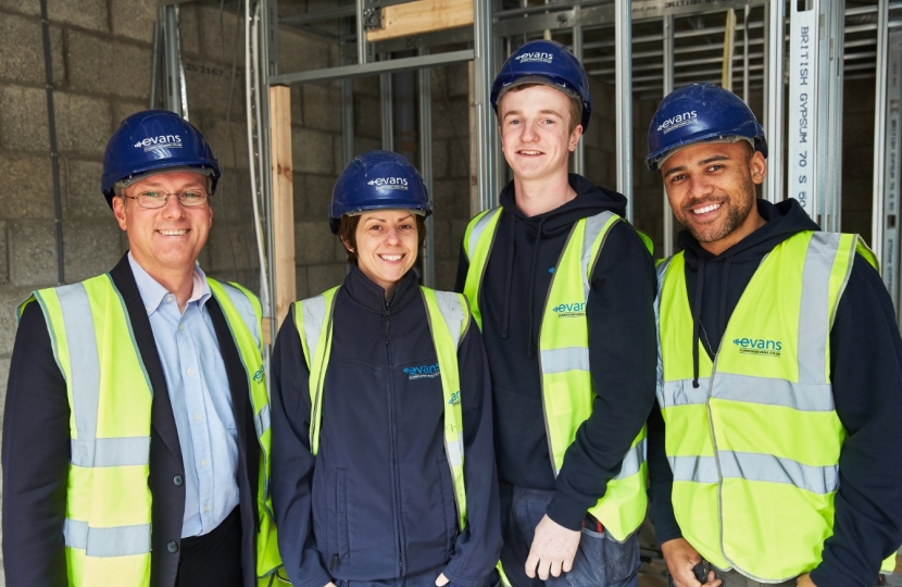 Henry Smith MP meets Crawley apprentices at Forge Wood