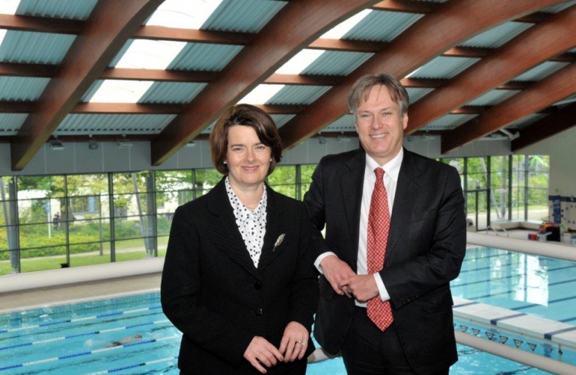 Henry Smith MP welcomes Health Minister to Dementia Friendly Swimming project