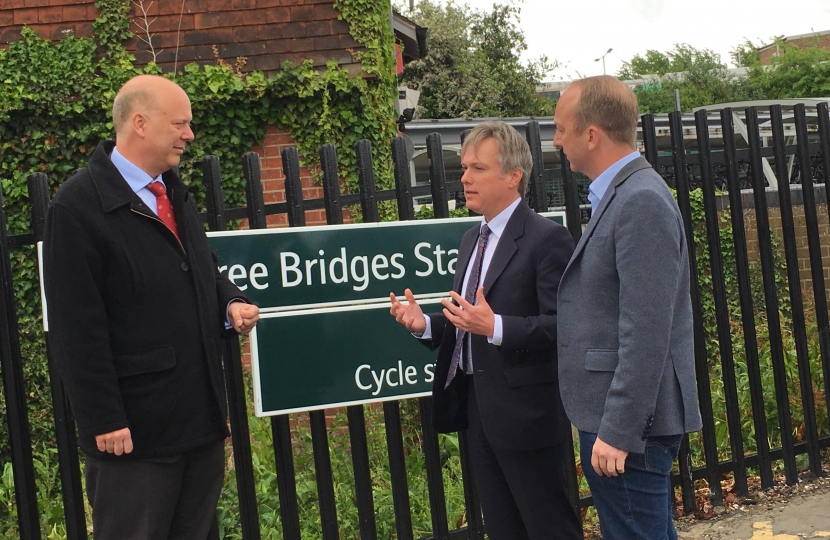 Henry Smith meets with Transport Secretary at Three Bridges Station