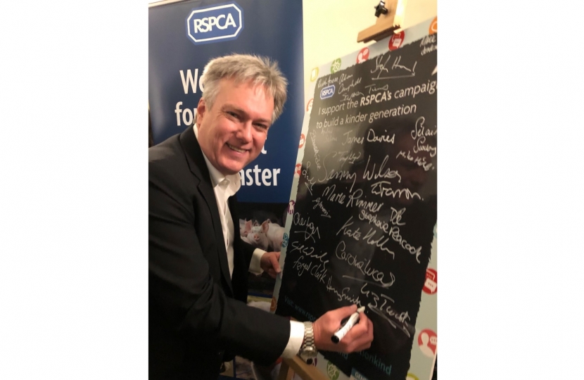 Henry Smith MP supports RSPCA campaign to improve animal welfare among young people in Crawley