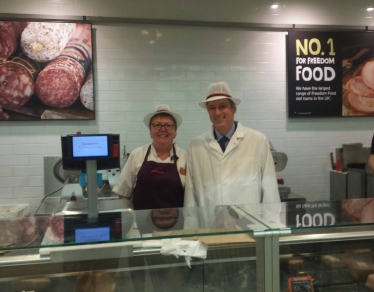 Henry Smith MP meets supermarket staff