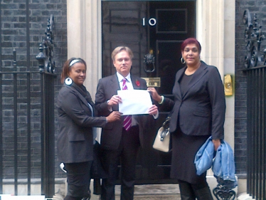 Henry Smith MP joins Chagos Islanders in Downing Street