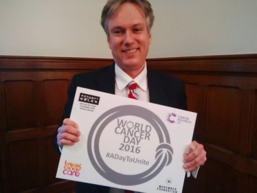 Crawley MP supports World Cancer Day 2016