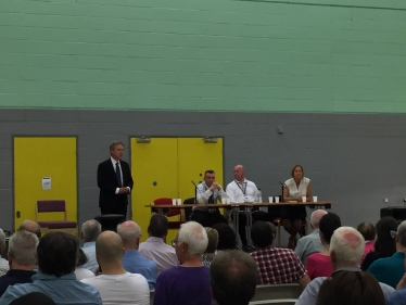 Henry Smith MP holds public meeting with rail operator