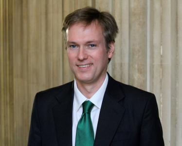 Henry Smith MP welcomes new income boost for working families in Crawley
