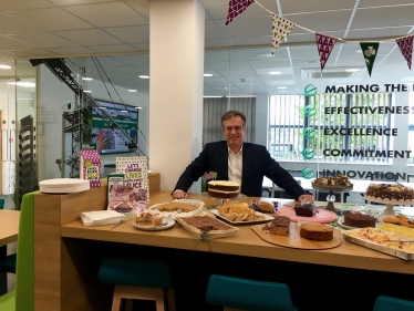 Henry Smith MP attends Crawley Macmillan Coffee Morning