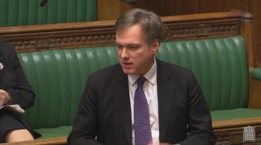 Crawley MP challenges Rail Minister to act on faulty ticket machines