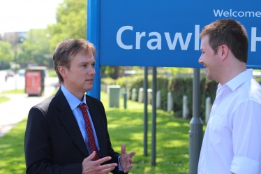 Henry Smith MP backs Macmillan campaign to improve cancer ou