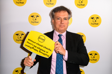 Henry Smith MP joins Dogs Trust in calling for an end to puppy smuggling